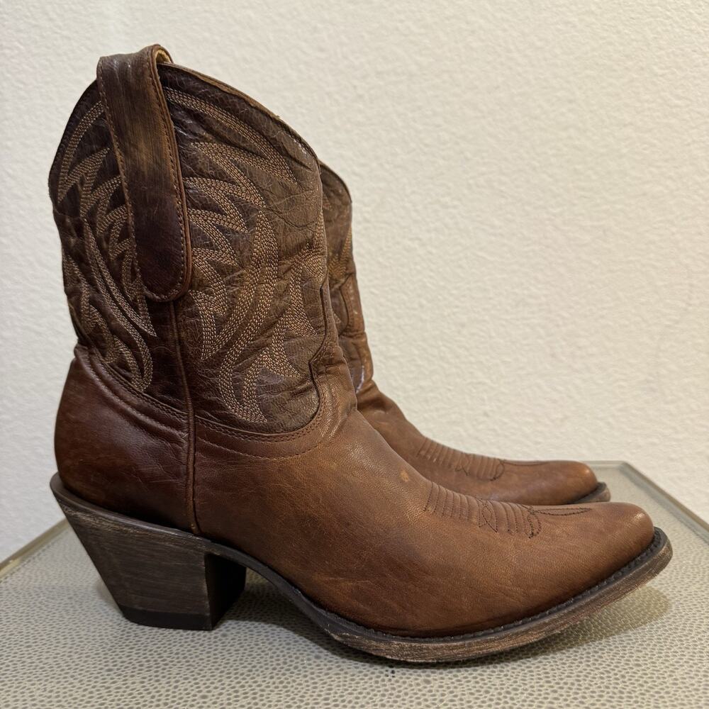 Cavender’s Boots Womens Size 8.5B Brown Western Embroidered Pointed Toe w/ Heel